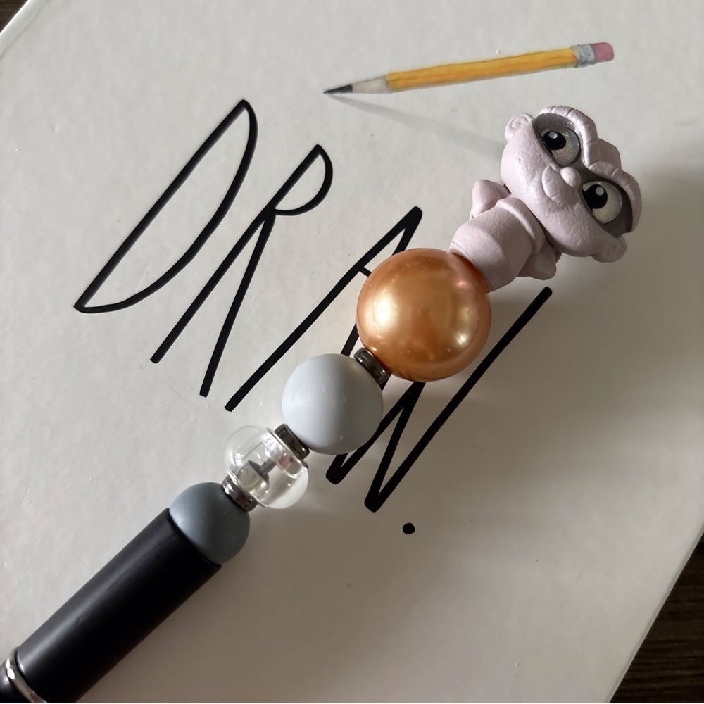 Disney Doorables: The Hunchback of Notre Dame: Laverne handmade beaded pen